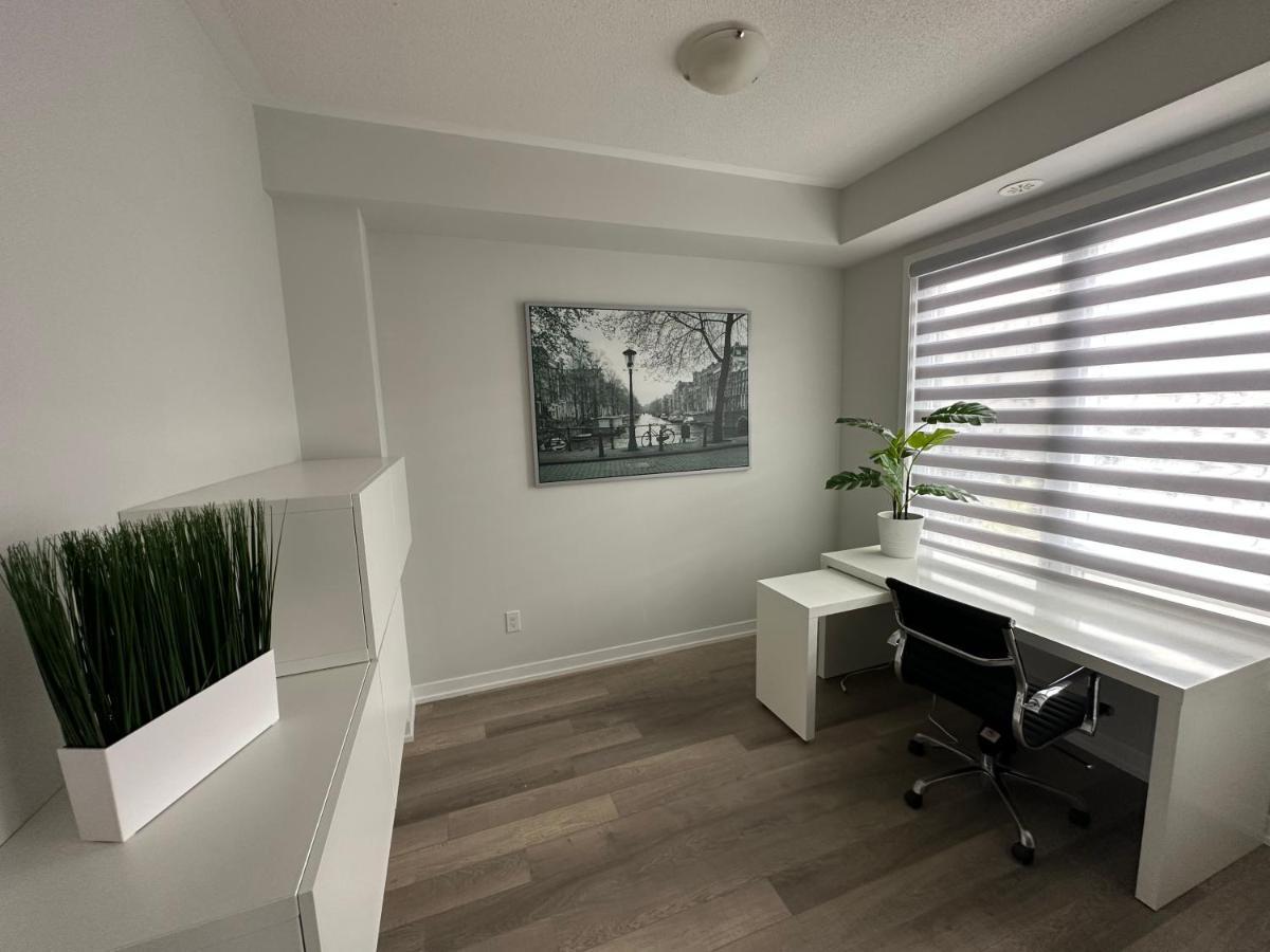 Modern Townhouse, Vaughan, Ontario, Canada Экстерьер фото