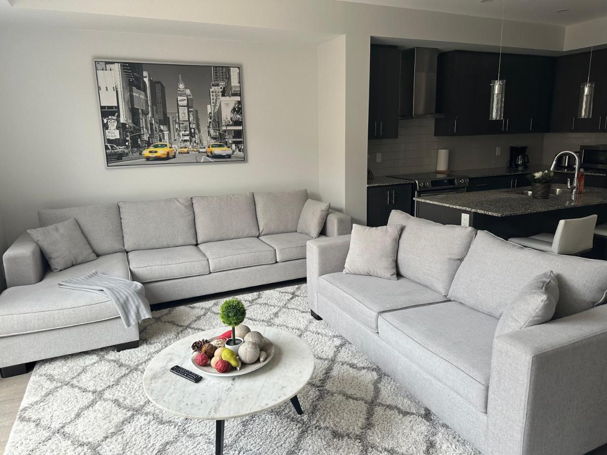 Modern Townhouse, Vaughan, Ontario, Canada Экстерьер фото