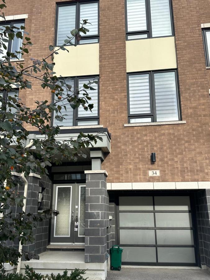 Modern Townhouse, Vaughan, Ontario, Canada Экстерьер фото