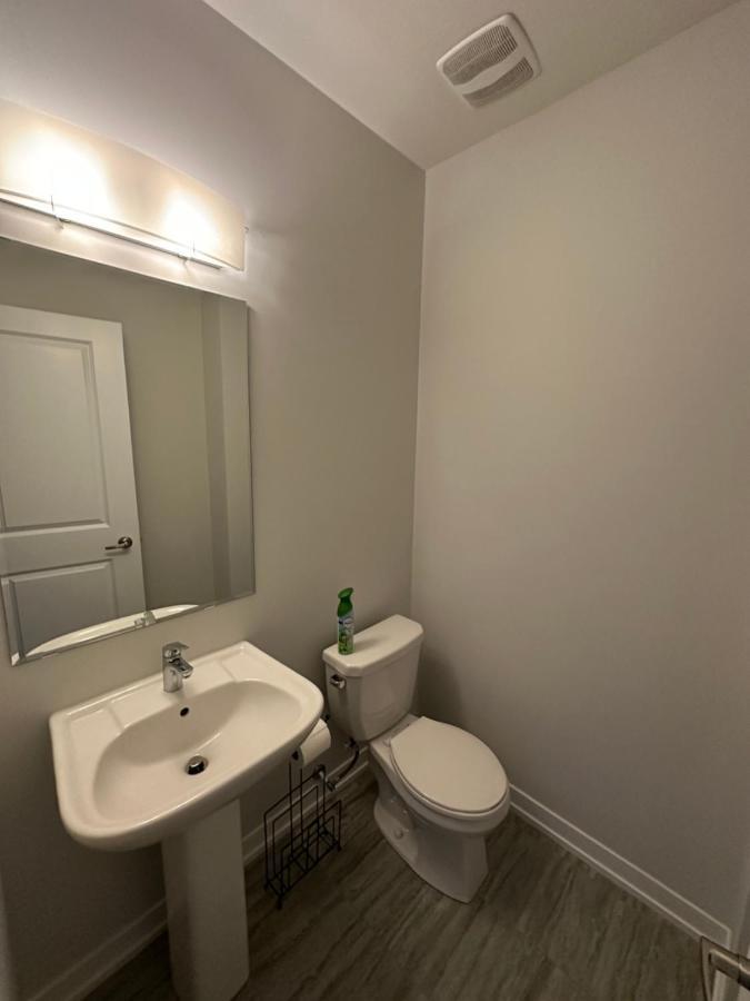 Modern Townhouse, Vaughan, Ontario, Canada Экстерьер фото