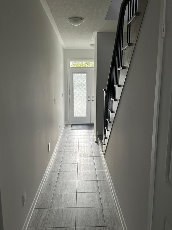 Modern Townhouse, Vaughan, Ontario, Canada Экстерьер фото