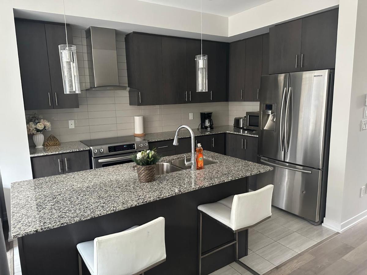 Modern Townhouse, Vaughan, Ontario, Canada Экстерьер фото