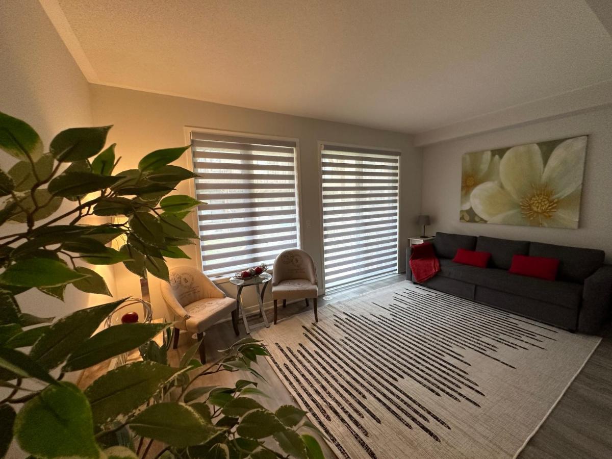 Modern Townhouse, Vaughan, Ontario, Canada Экстерьер фото